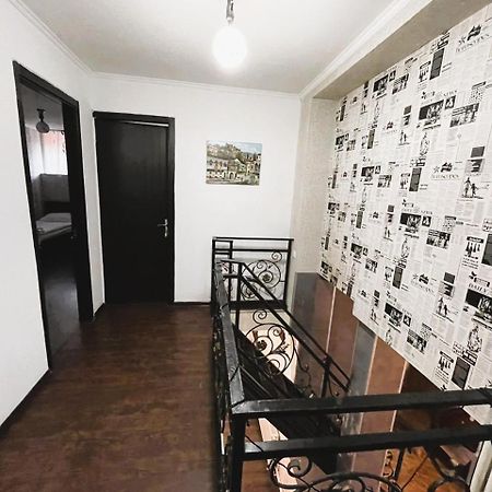 Georgian Guest House On Asatiani Tbilisi Exteriör bild