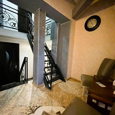 Georgian Guest House On Asatiani Tbilisi Exteriör bild
