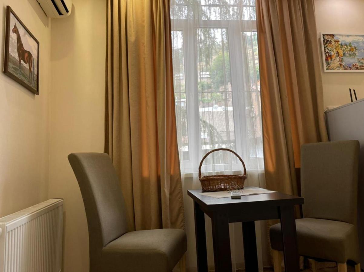 Georgian Guest House On Asatiani Tbilisi Exteriör bild