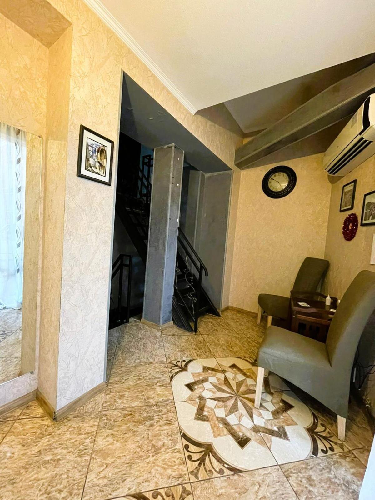 Georgian Guest House On Asatiani Tbilisi Exteriör bild