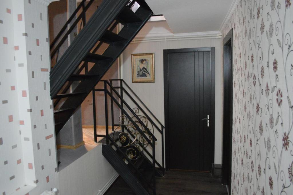 Georgian Guest House On Asatiani Tbilisi Exteriör bild
