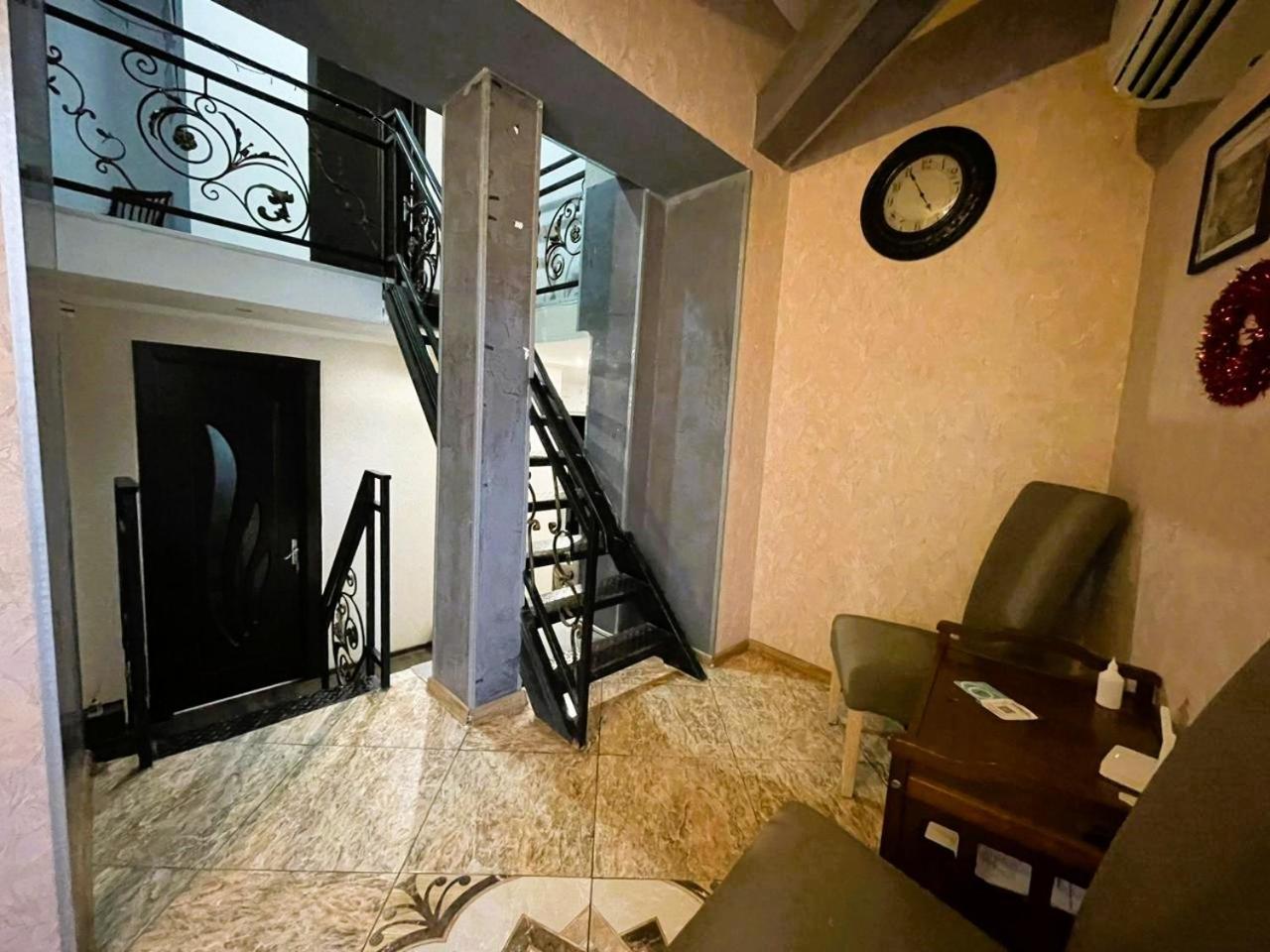 Georgian Guest House On Asatiani Tbilisi Exteriör bild