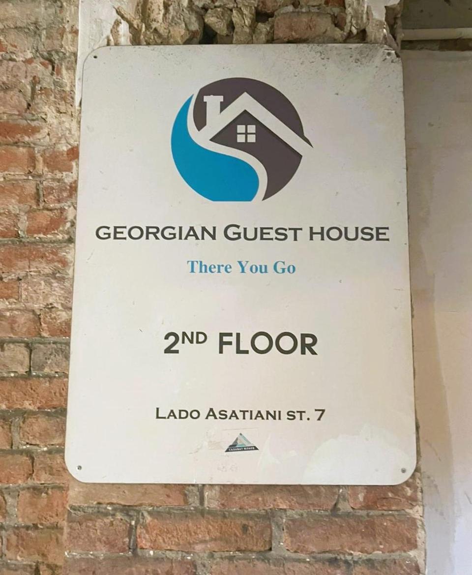 Georgian Guest House On Asatiani Tbilisi Exteriör bild