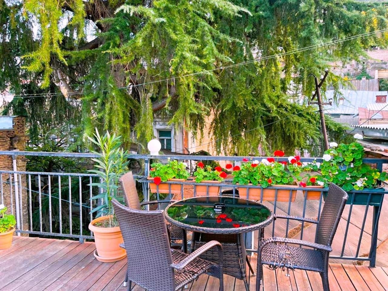 Georgian Guest House On Asatiani Tbilisi Exteriör bild